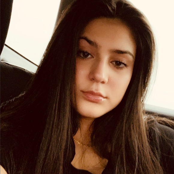 Meet your Posher, Daniela - Picture 1 of 1